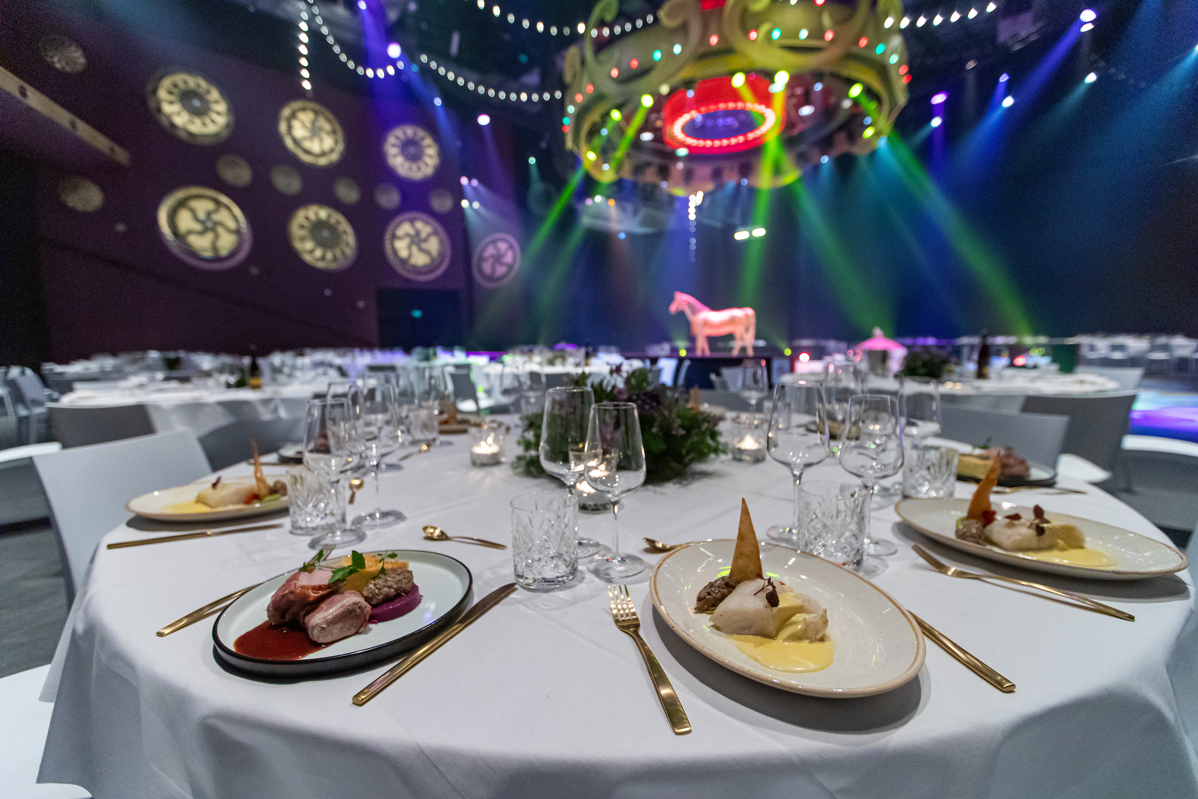 KAATSHEUVEL - In het Efteling Theater werd er een groot Gala diner gehouden met diversen optredens van Caro de musical. FOTO EFTELING - LEVIN DEN BOER