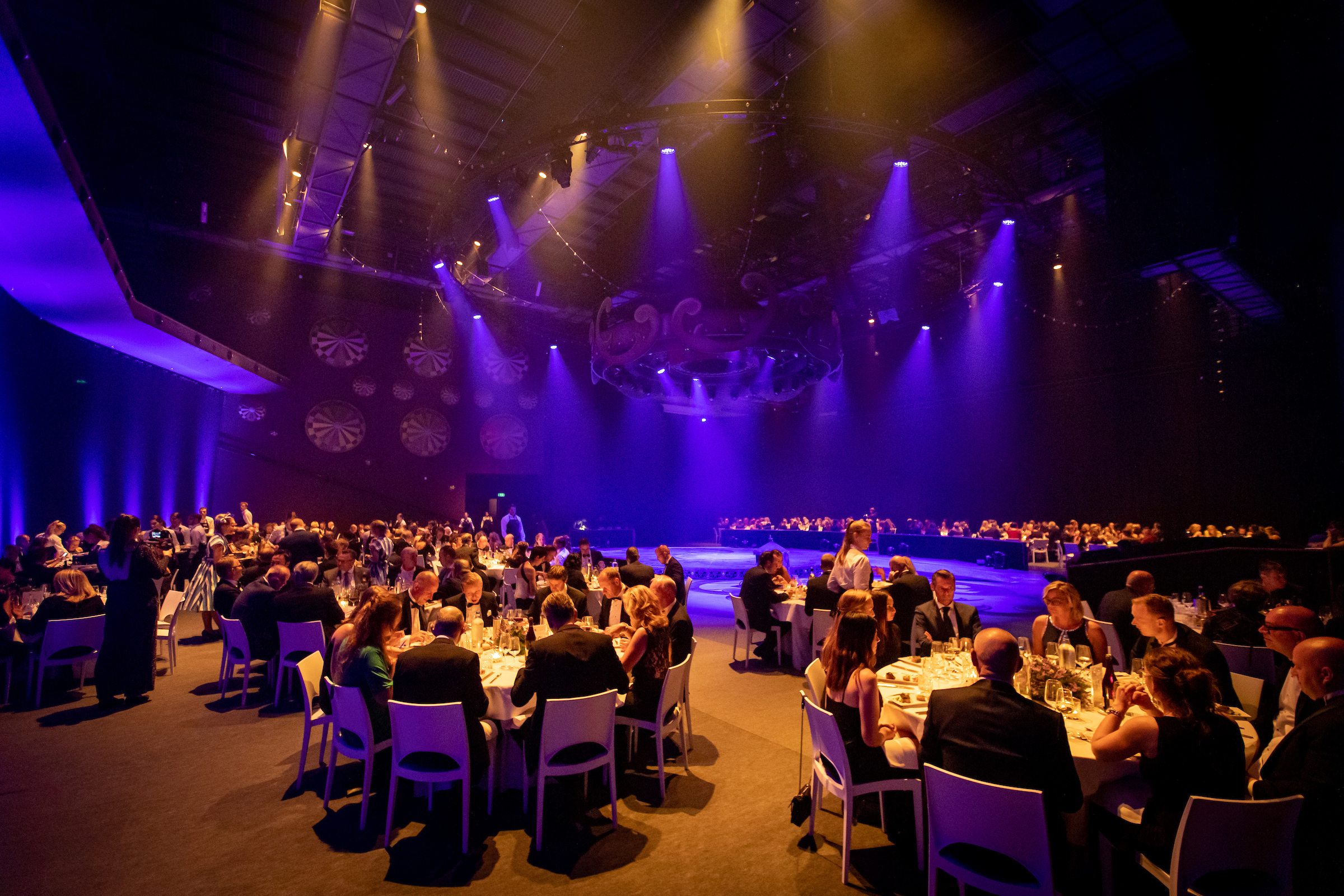 KAATSHEUVEL - In het Efteling Theater werd er een groot Gala diner gehouden met diversen optredens van Caro de musical. FOTO EFTELING - LEVIN DEN BOER