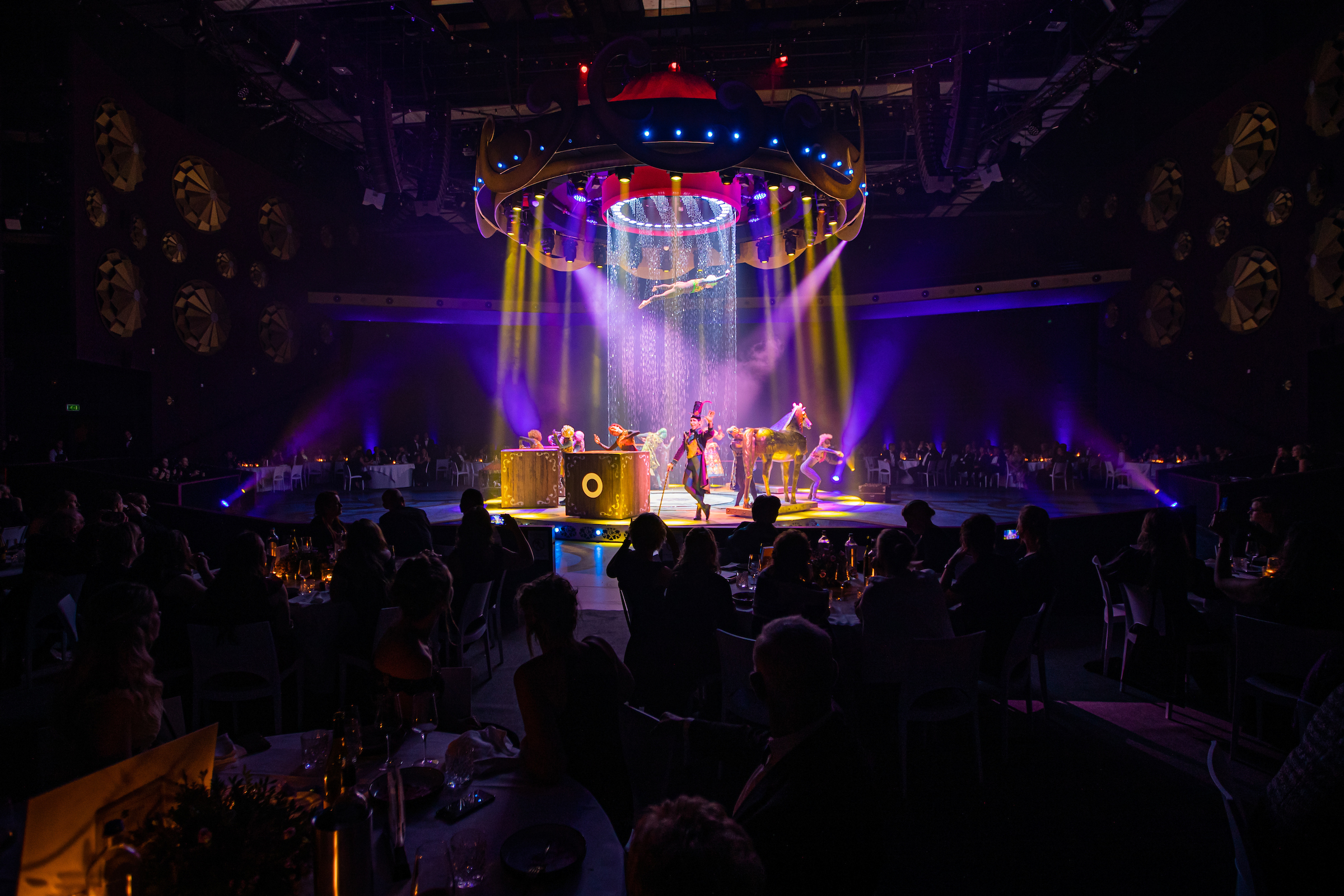 KAATSHEUVEL - In het Efteling Theater werd er een groot Gala diner gehouden met diversen optredens van Caro de musical. FOTO EFTELING - LEVIN DEN BOER